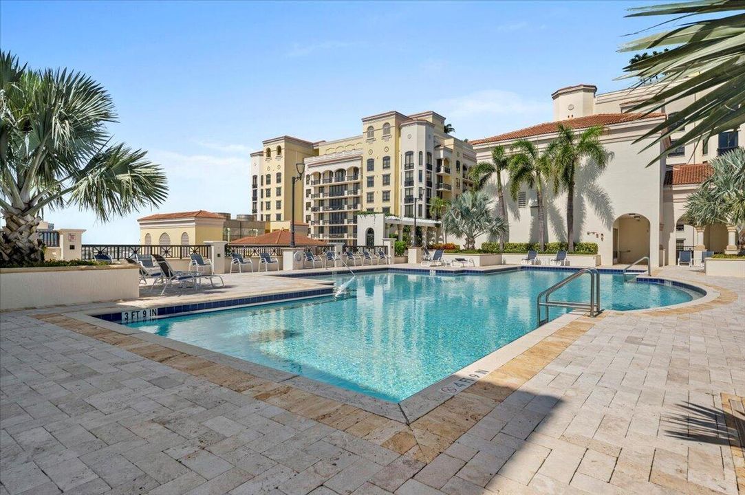 ROOFTOP POOL