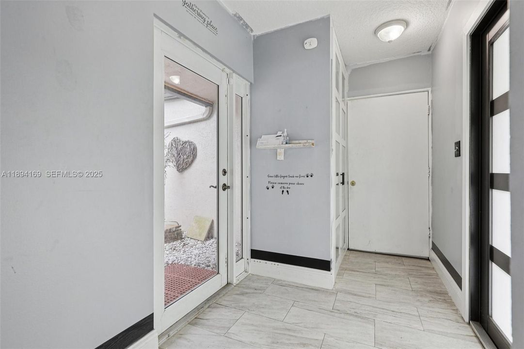 合同活跃: $554,921 (3 贝兹, 2 浴室, 1450 平方英尺)