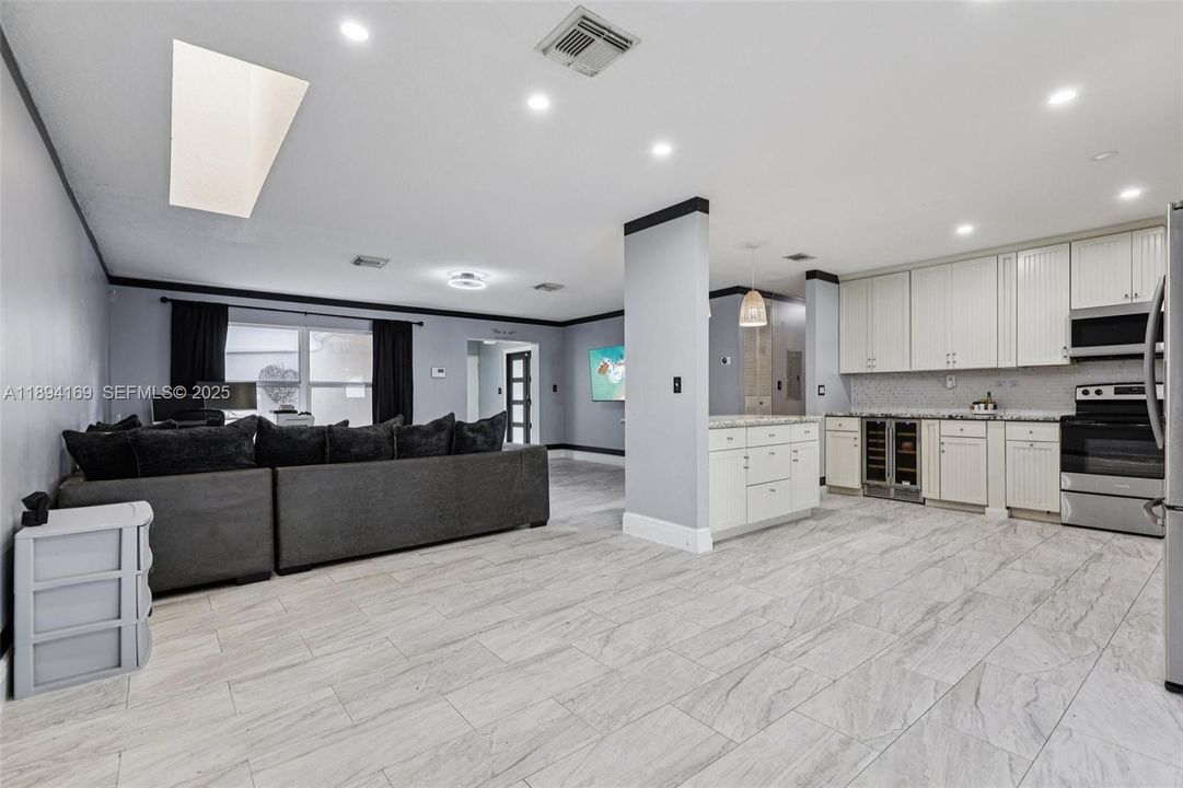 合同活跃: $554,921 (3 贝兹, 2 浴室, 1450 平方英尺)