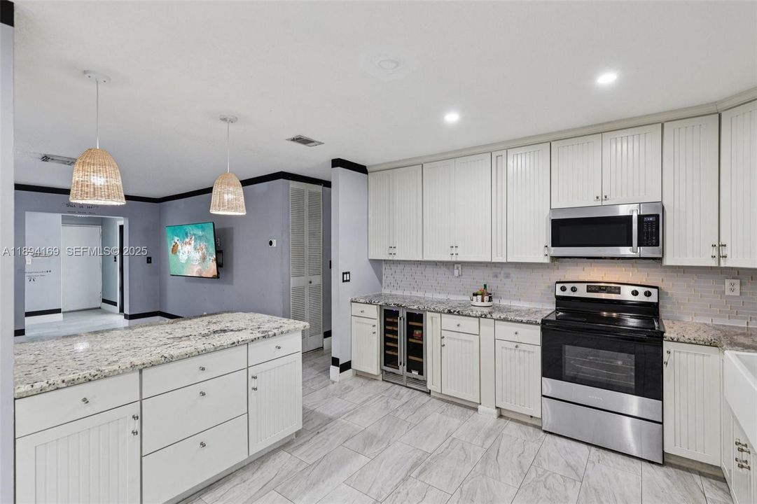 合同活跃: $554,921 (3 贝兹, 2 浴室, 1450 平方英尺)