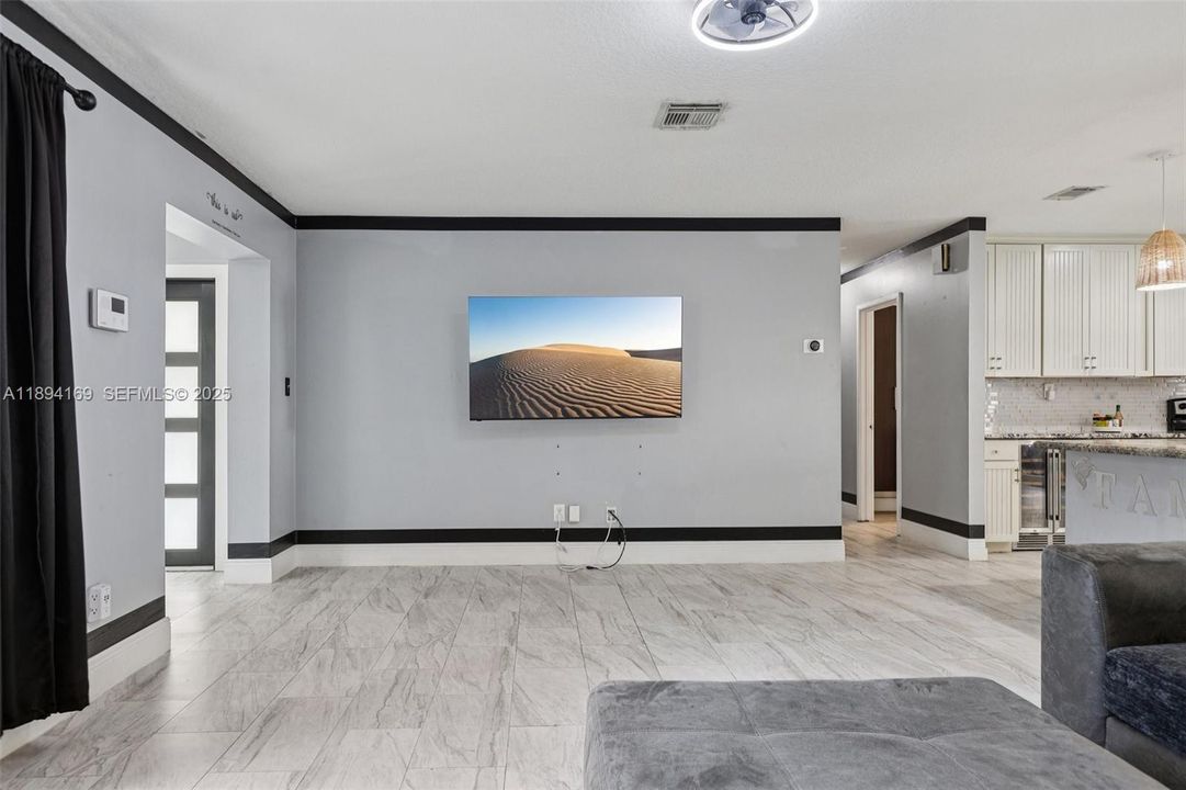 合同活跃: $554,921 (3 贝兹, 2 浴室, 1450 平方英尺)