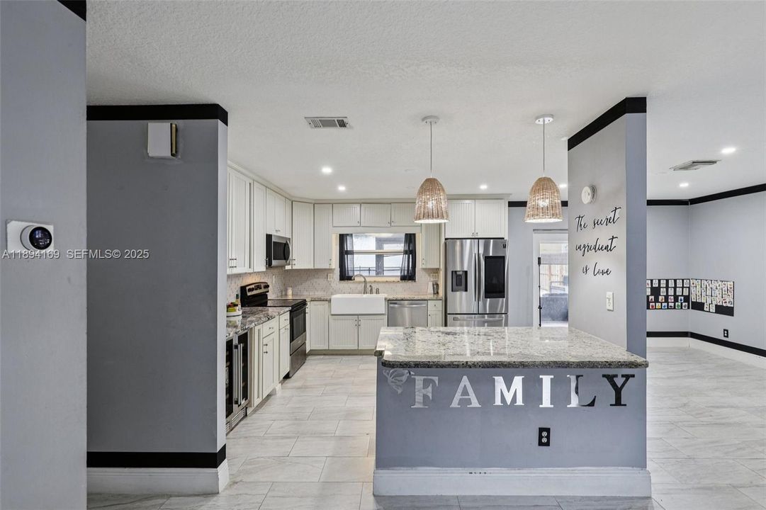 合同活跃: $554,921 (3 贝兹, 2 浴室, 1450 平方英尺)