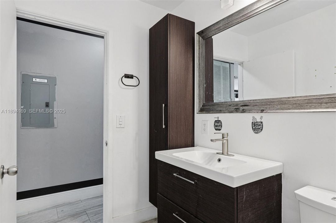 合同活跃: $554,921 (3 贝兹, 2 浴室, 1450 平方英尺)