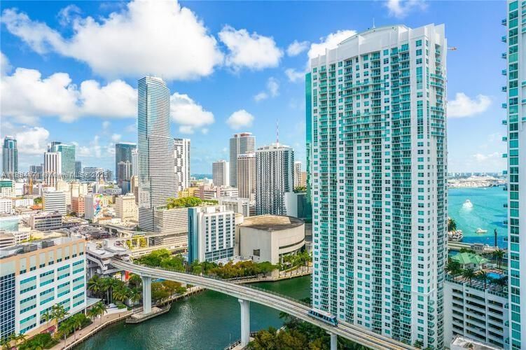 待售: $725,000 (2 贝兹, 2 浴室, 1335 平方英尺)