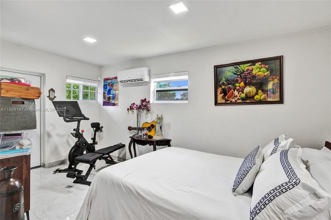 合同活跃: $759,999 (4 贝兹, 2 浴室, 1728 平方英尺)