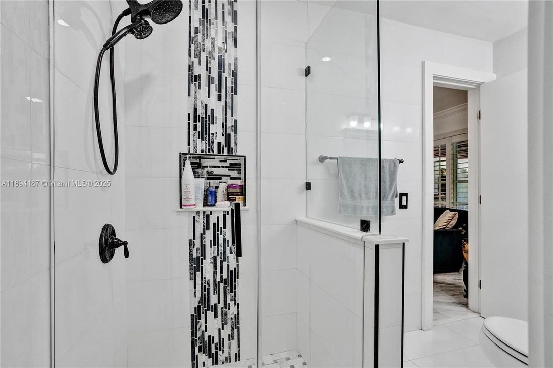 合同活跃: $759,999 (4 贝兹, 2 浴室, 1728 平方英尺)