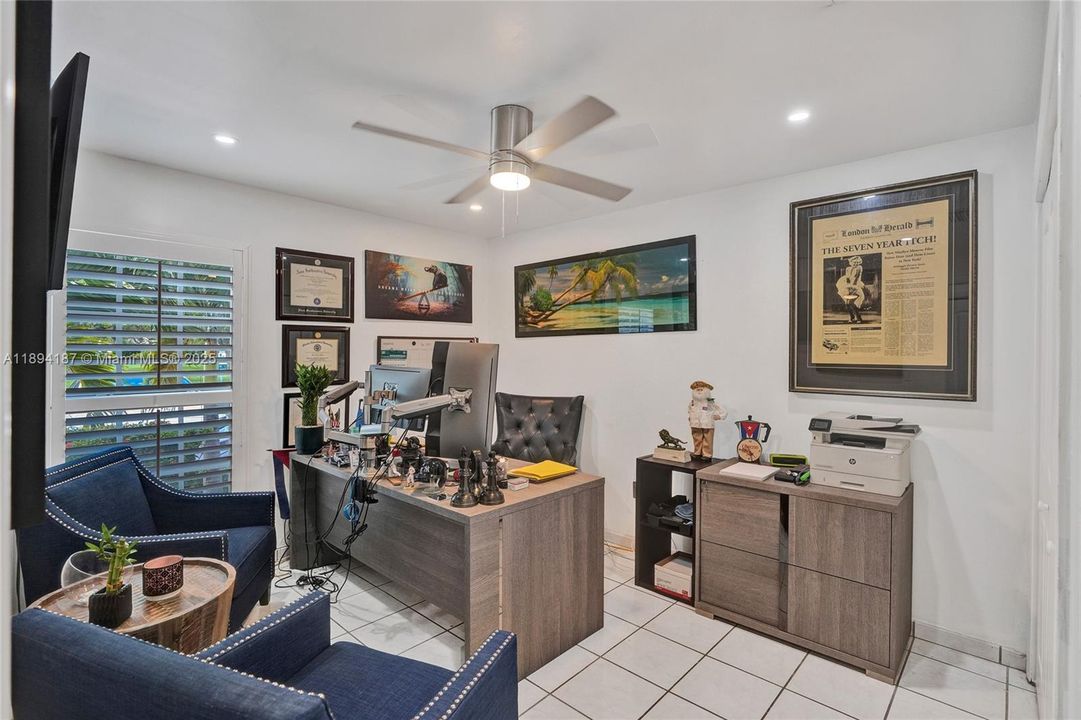 合同活跃: $759,999 (4 贝兹, 2 浴室, 1728 平方英尺)