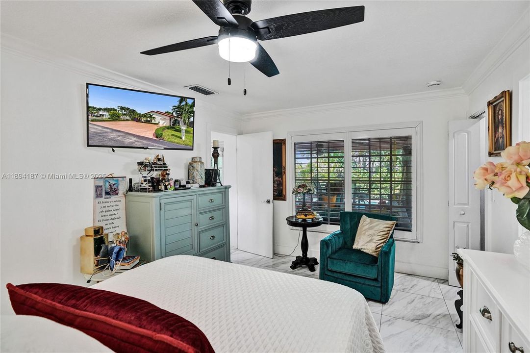 合同活跃: $759,999 (4 贝兹, 2 浴室, 1728 平方英尺)