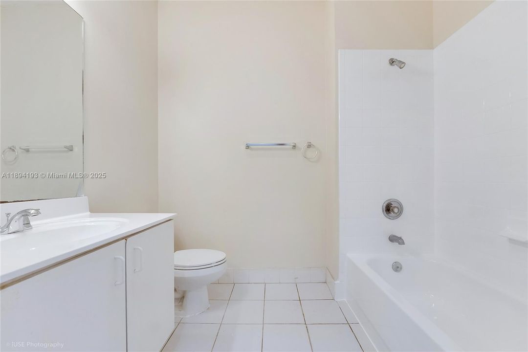 На продажу: $359,900 (3 спален, 2 ванн, 1216 Квадратных фут)