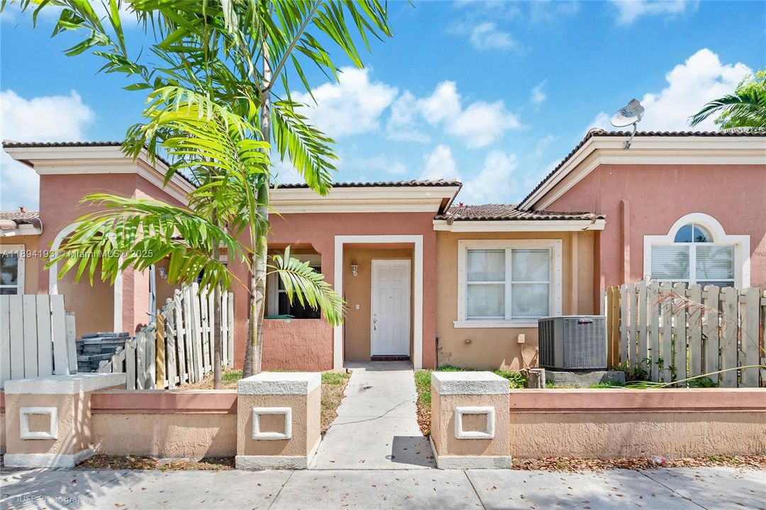 На продажу: $359,900 (3 спален, 2 ванн, 1216 Квадратных фут)