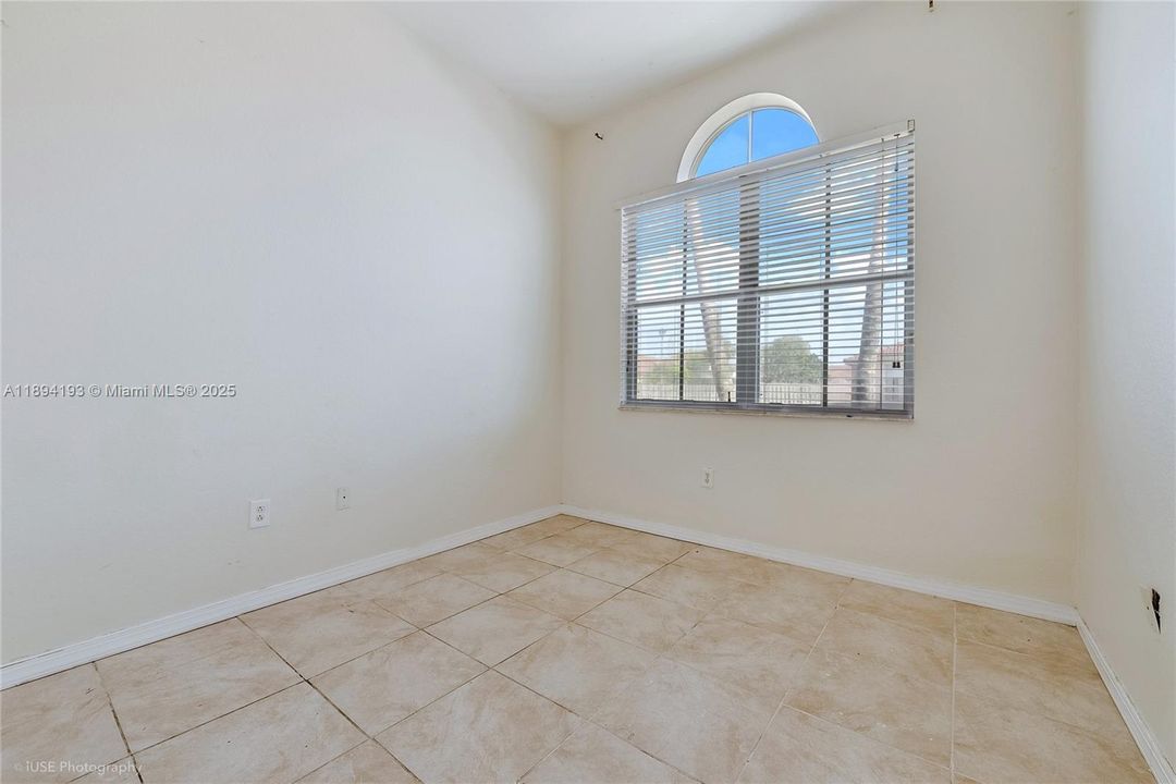 На продажу: $359,900 (3 спален, 2 ванн, 1216 Квадратных фут)