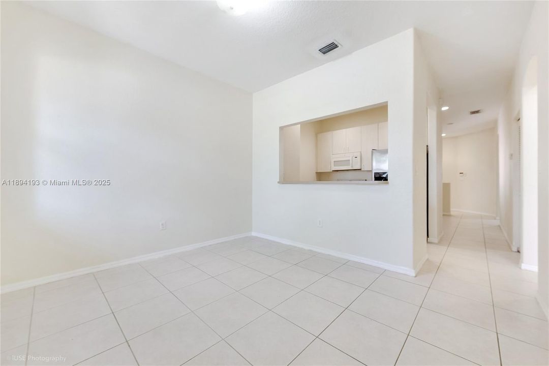 На продажу: $359,900 (3 спален, 2 ванн, 1216 Квадратных фут)