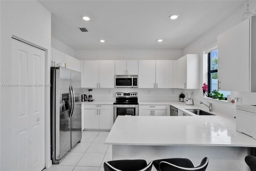 На продажу: $485,900 (3 спален, 2 ванн, 1344 Квадратных фут)