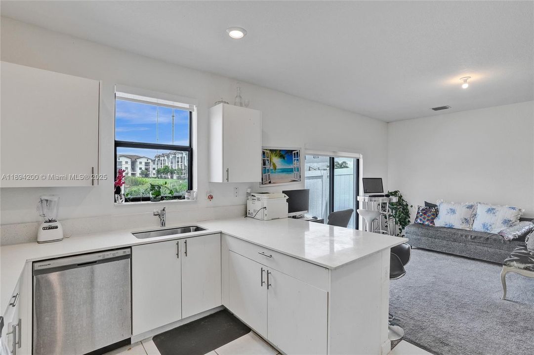 На продажу: $485,900 (3 спален, 2 ванн, 1344 Квадратных фут)