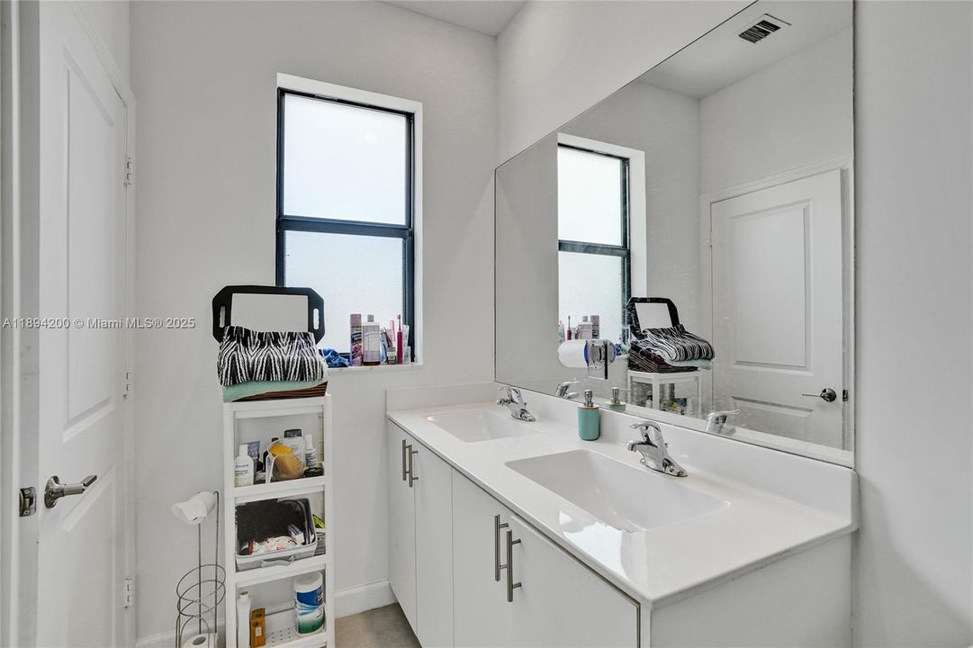 На продажу: $485,900 (3 спален, 2 ванн, 1344 Квадратных фут)