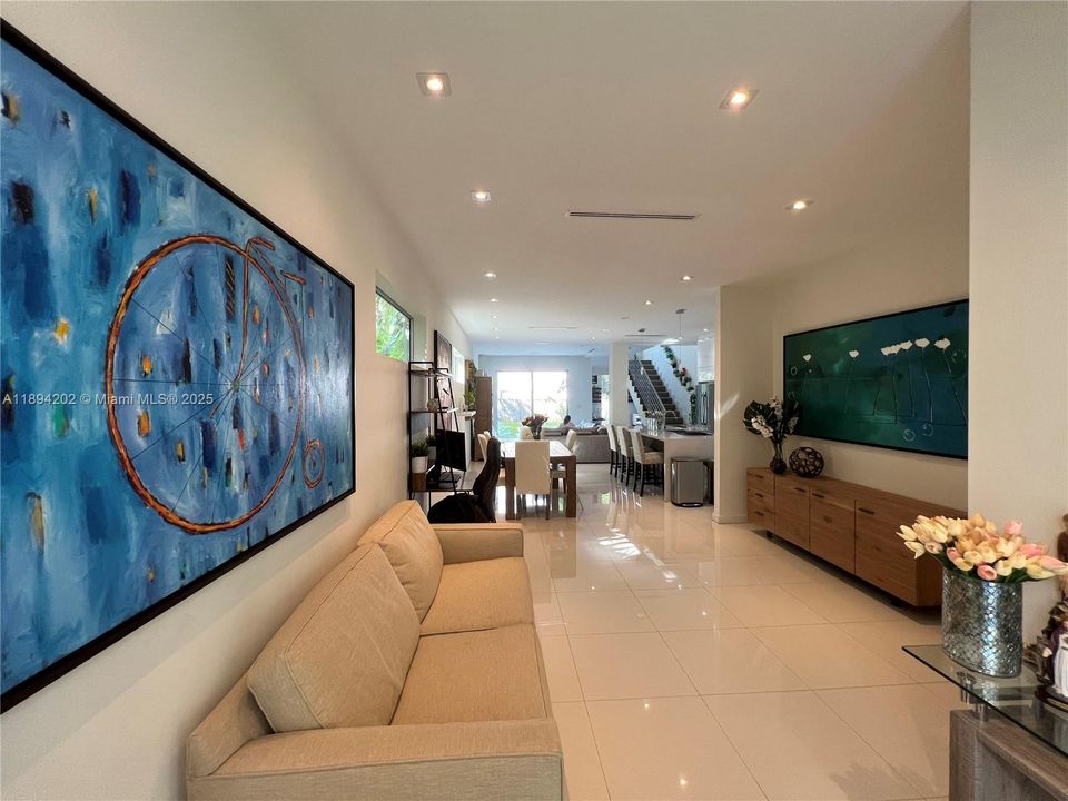 Под контрактом: $1,799,500 (3 спален, 3 ванн, 2106 Квадратных фут)