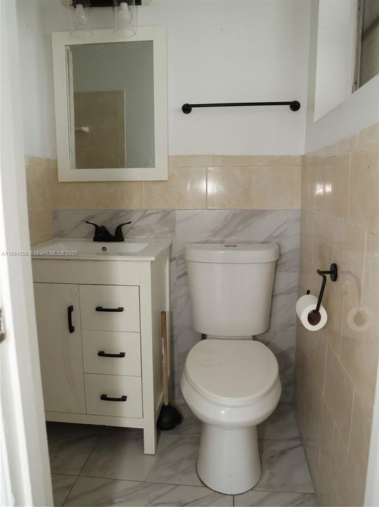 出租: $3,850 (5 贝兹, 3 浴室, 1886 平方英尺)