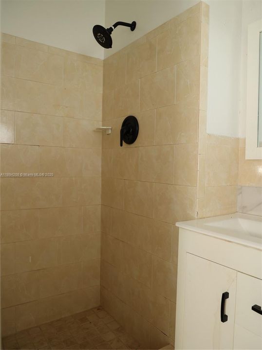 出租: $3,850 (5 贝兹, 3 浴室, 1886 平方英尺)