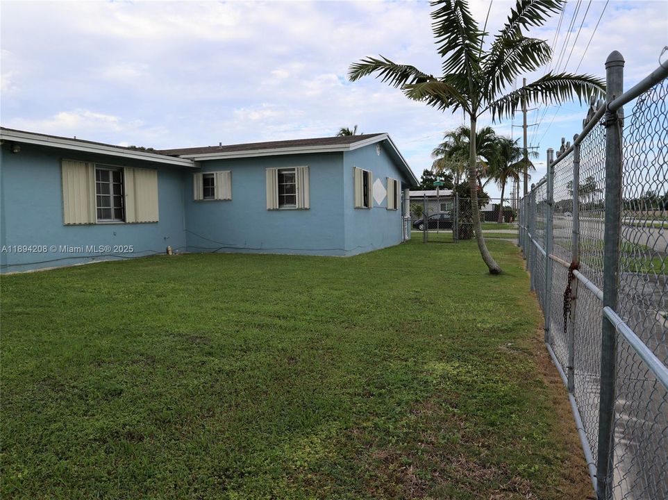 出租: $3,850 (5 贝兹, 3 浴室, 1886 平方英尺)