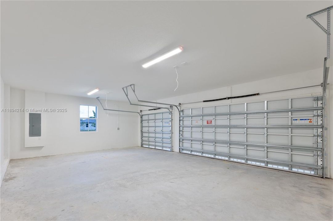 Recently Rented: $5,200 (5 beds, 4 baths, 3486 Square Feet)