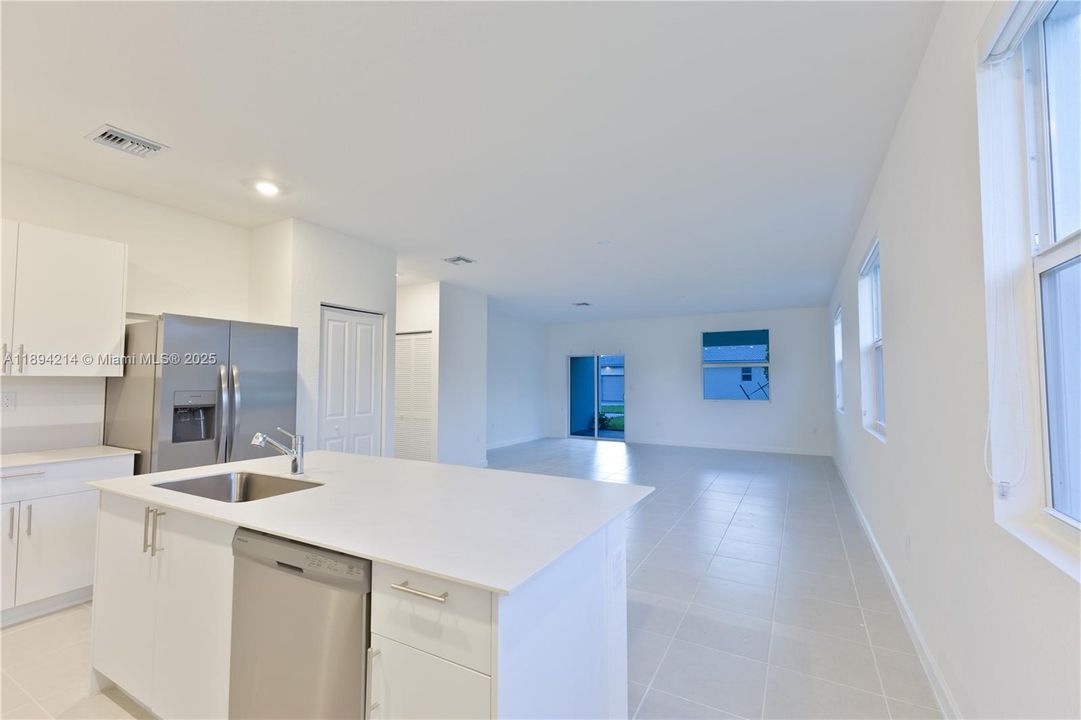 Recently Rented: $5,200 (5 beds, 4 baths, 3486 Square Feet)