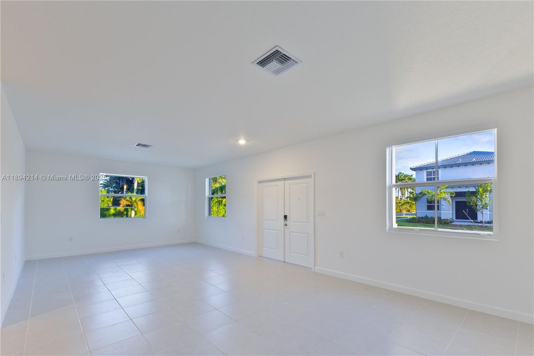 Recently Rented: $5,200 (5 beds, 4 baths, 3486 Square Feet)