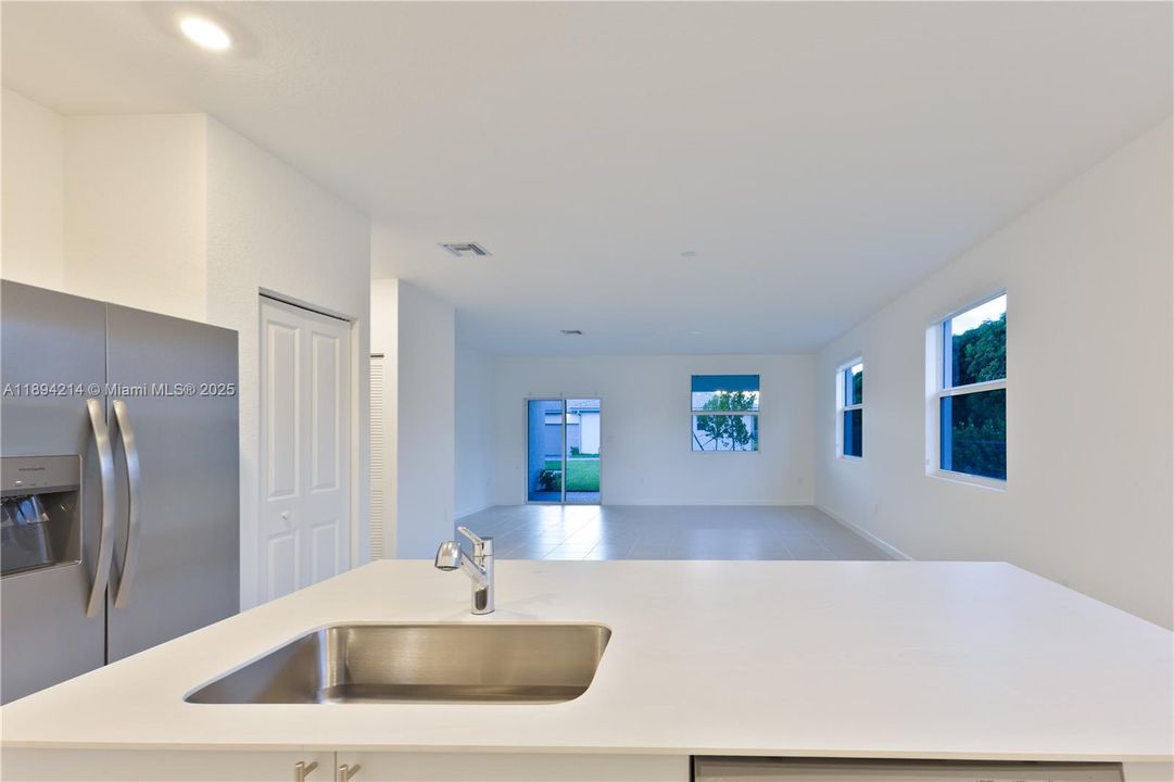 Recently Rented: $5,200 (5 beds, 4 baths, 3486 Square Feet)