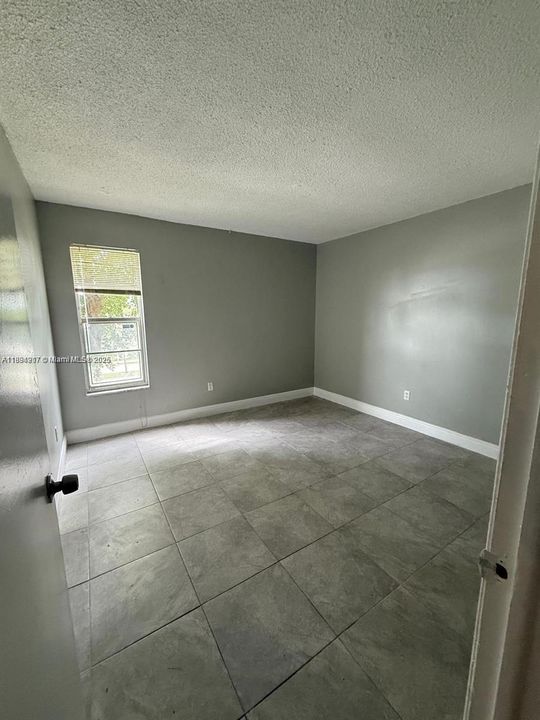 待售: $155,000 (3 贝兹, 2 浴室, 1195 平方英尺)