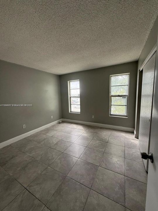 待售: $155,000 (3 贝兹, 2 浴室, 1195 平方英尺)