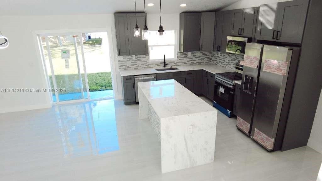 For Sale: $355,000 (4 beds, 3 baths, 1707 Square Feet)