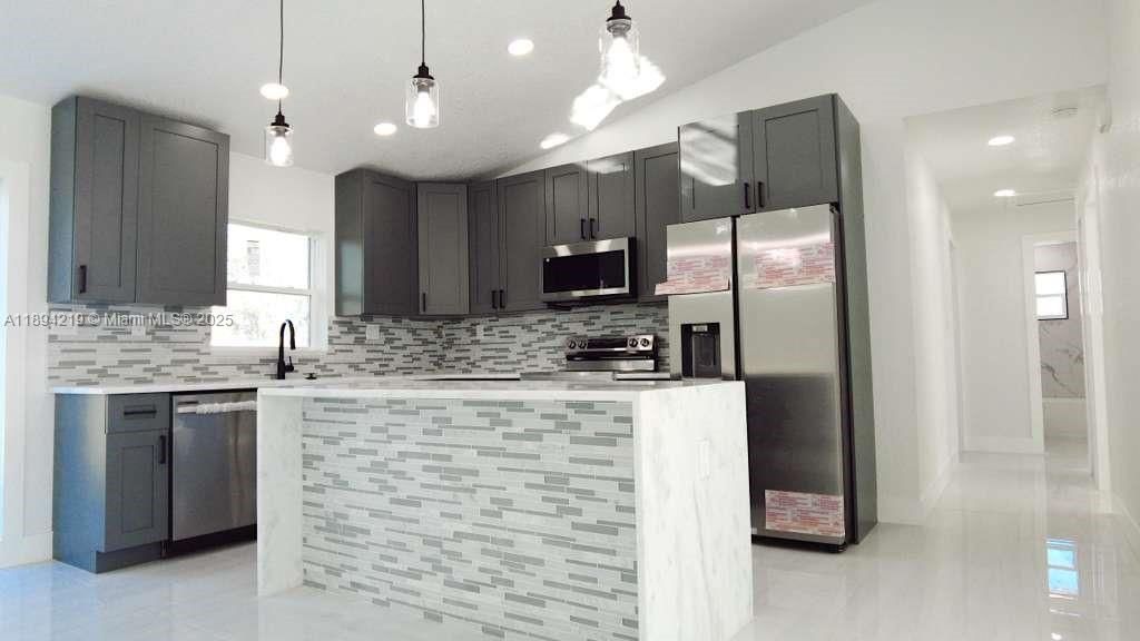 For Sale: $355,000 (4 beds, 3 baths, 1707 Square Feet)