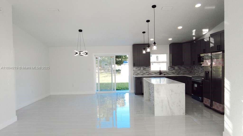 For Sale: $355,000 (4 beds, 3 baths, 1707 Square Feet)