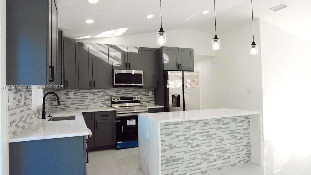 For Sale: $355,000 (4 beds, 3 baths, 1707 Square Feet)