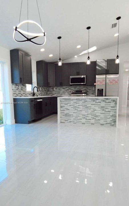 For Sale: $355,000 (4 beds, 3 baths, 1707 Square Feet)