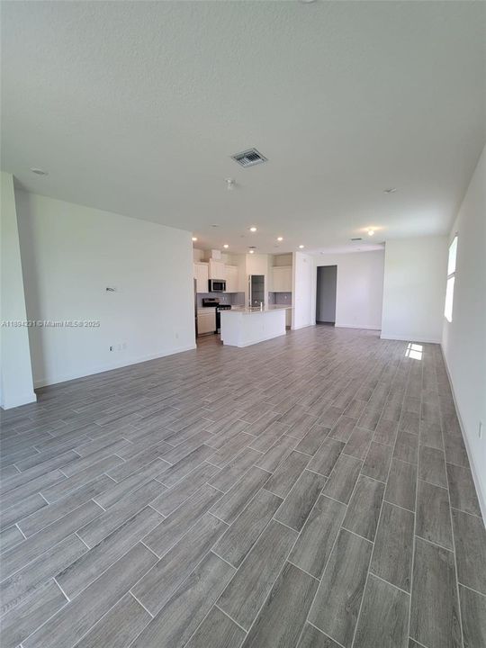 出租: $3,400 (3 贝兹, 2 浴室, 0 平方英尺)