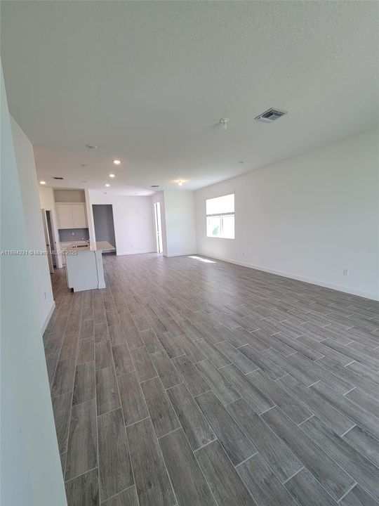 出租: $3,400 (3 贝兹, 2 浴室, 0 平方英尺)