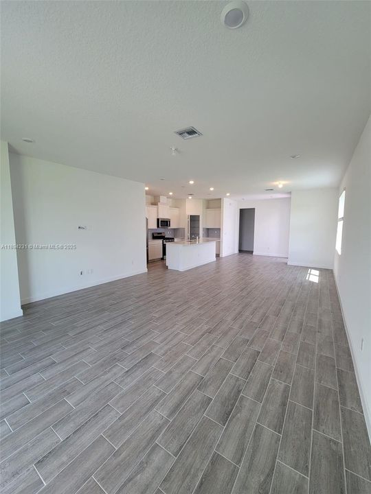 出租: $3,400 (3 贝兹, 2 浴室, 0 平方英尺)