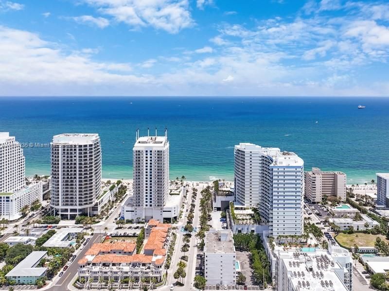 Active With Contract: $1,875 (1 beds, 1 baths, 640 Square Feet)