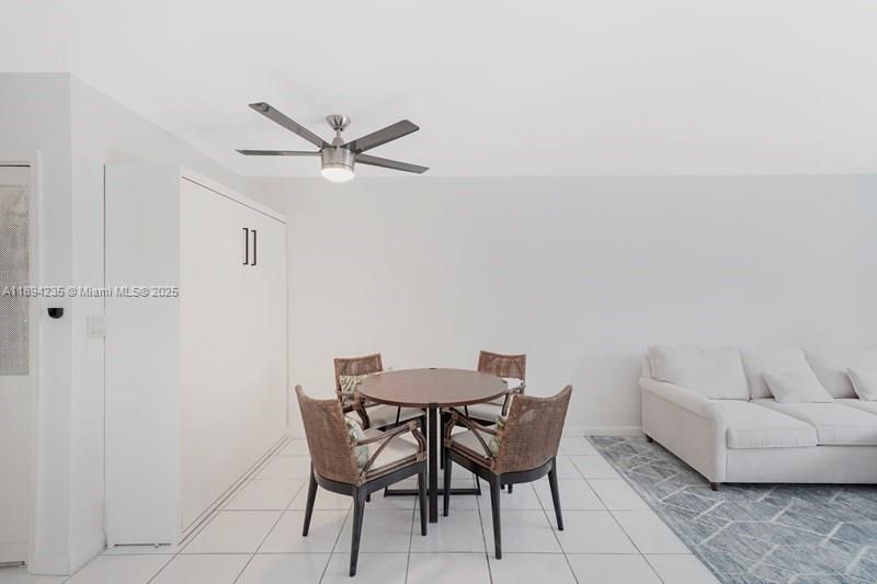 Active With Contract: $1,875 (1 beds, 1 baths, 640 Square Feet)