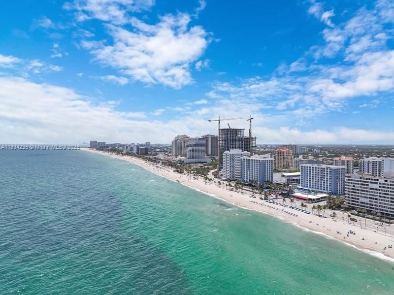 Active With Contract: $1,875 (1 beds, 1 baths, 640 Square Feet)