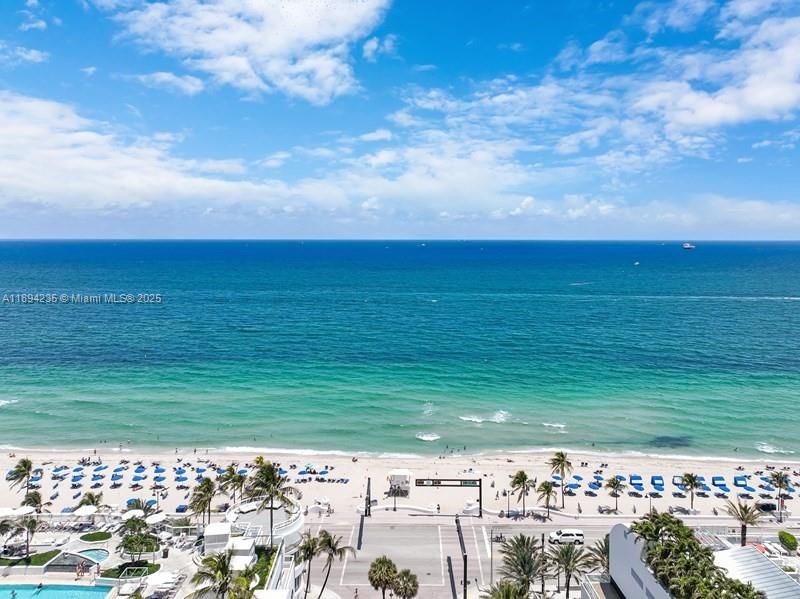 Active With Contract: $1,875 (1 beds, 1 baths, 640 Square Feet)