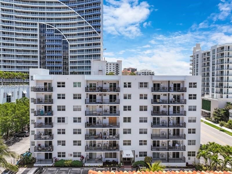Active With Contract: $1,875 (1 beds, 1 baths, 640 Square Feet)