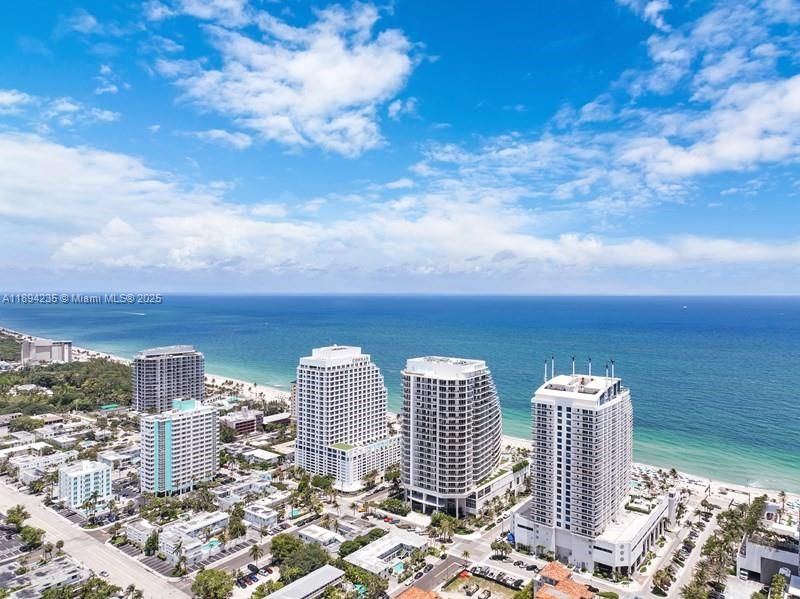 Active With Contract: $1,875 (1 beds, 1 baths, 640 Square Feet)