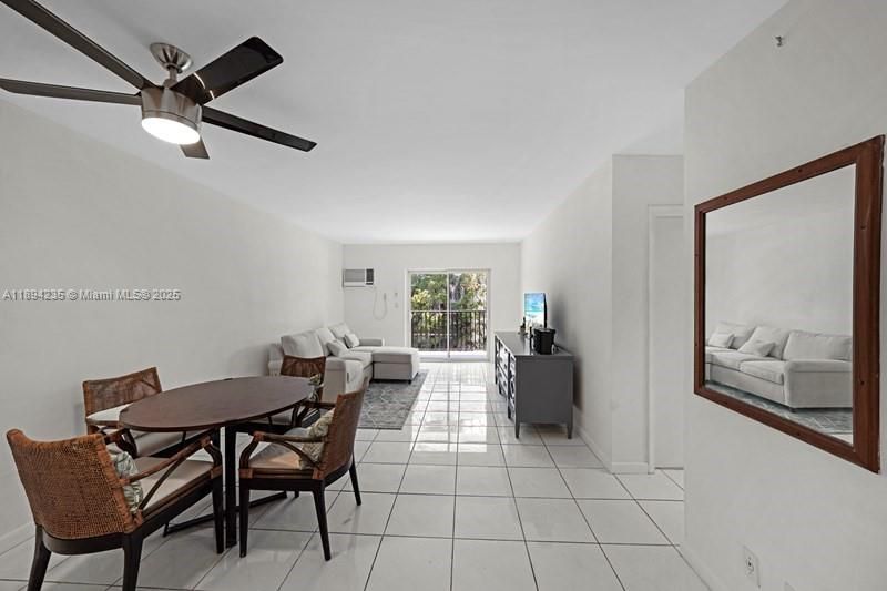 Active With Contract: $1,875 (1 beds, 1 baths, 640 Square Feet)