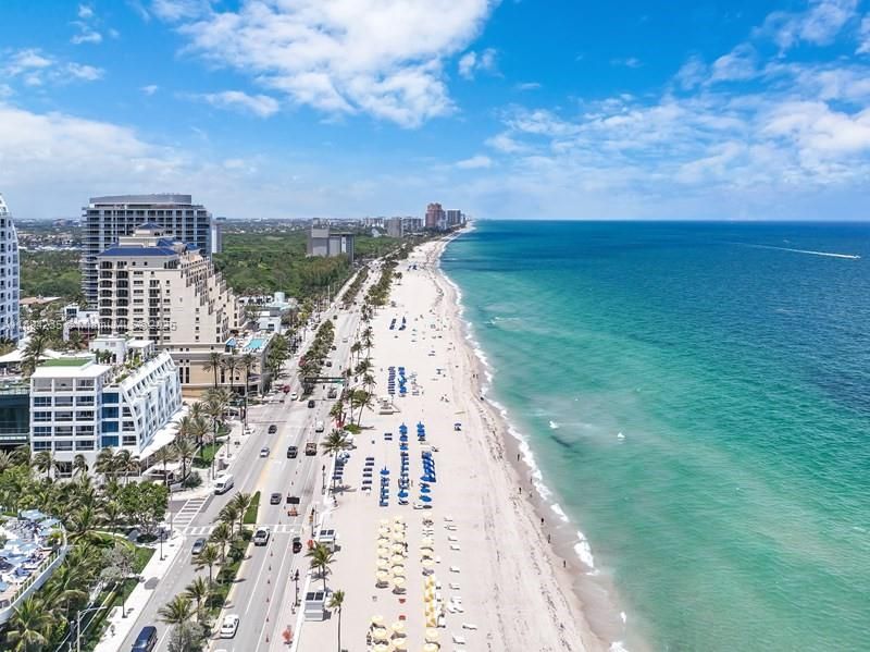 Active With Contract: $1,875 (1 beds, 1 baths, 640 Square Feet)