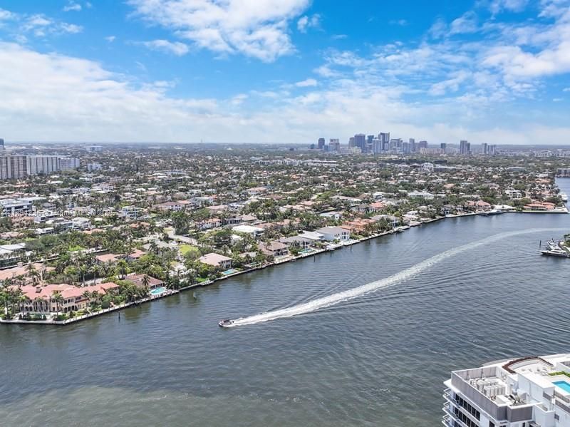 Active With Contract: $1,875 (1 beds, 1 baths, 640 Square Feet)