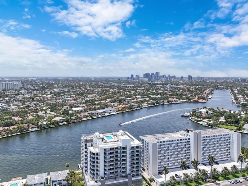 Active With Contract: $1,875 (1 beds, 1 baths, 640 Square Feet)