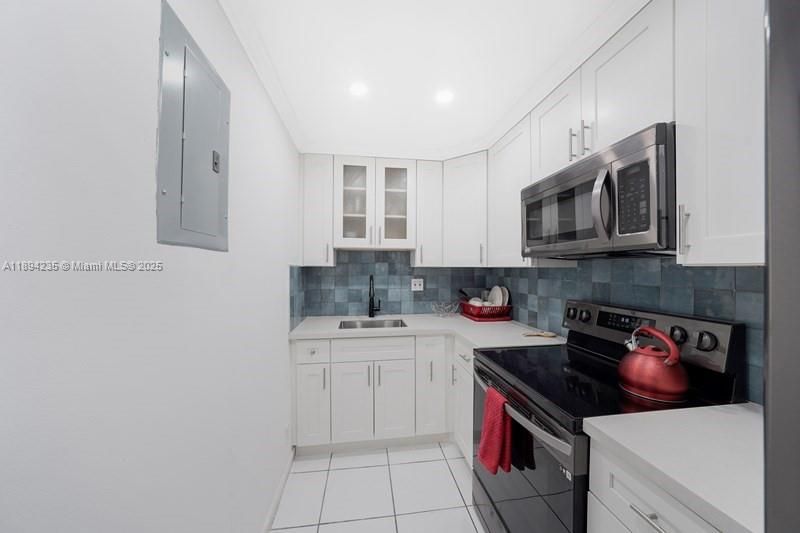 Active With Contract: $1,875 (1 beds, 1 baths, 640 Square Feet)