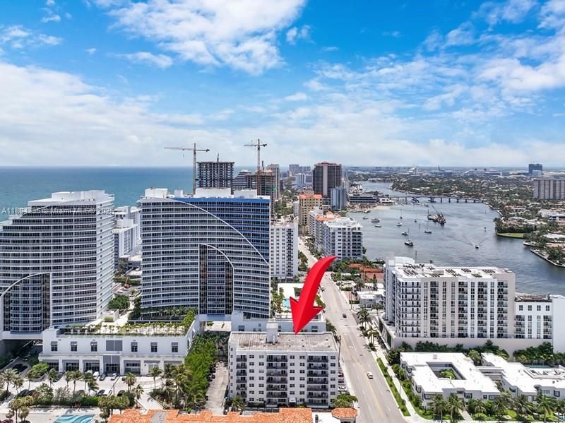 Active With Contract: $1,875 (1 beds, 1 baths, 640 Square Feet)