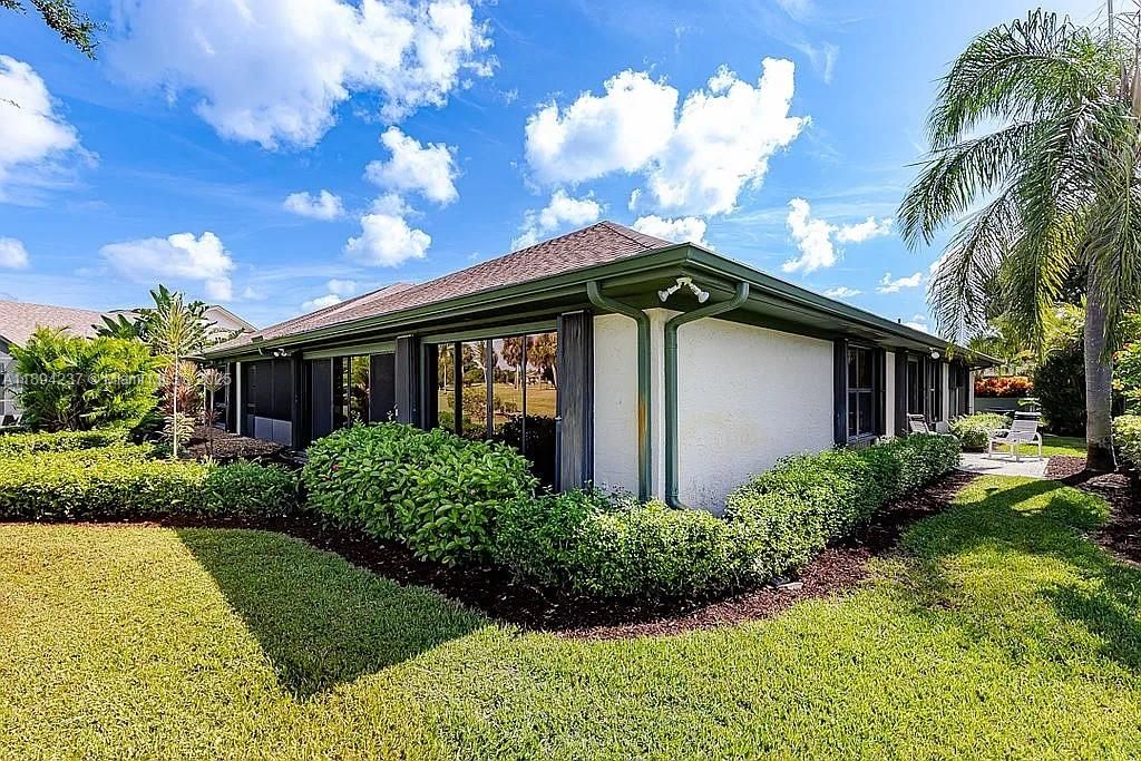 Под контрактом: $399,000 (3 спален, 2 ванн, 1587 Квадратных фут)